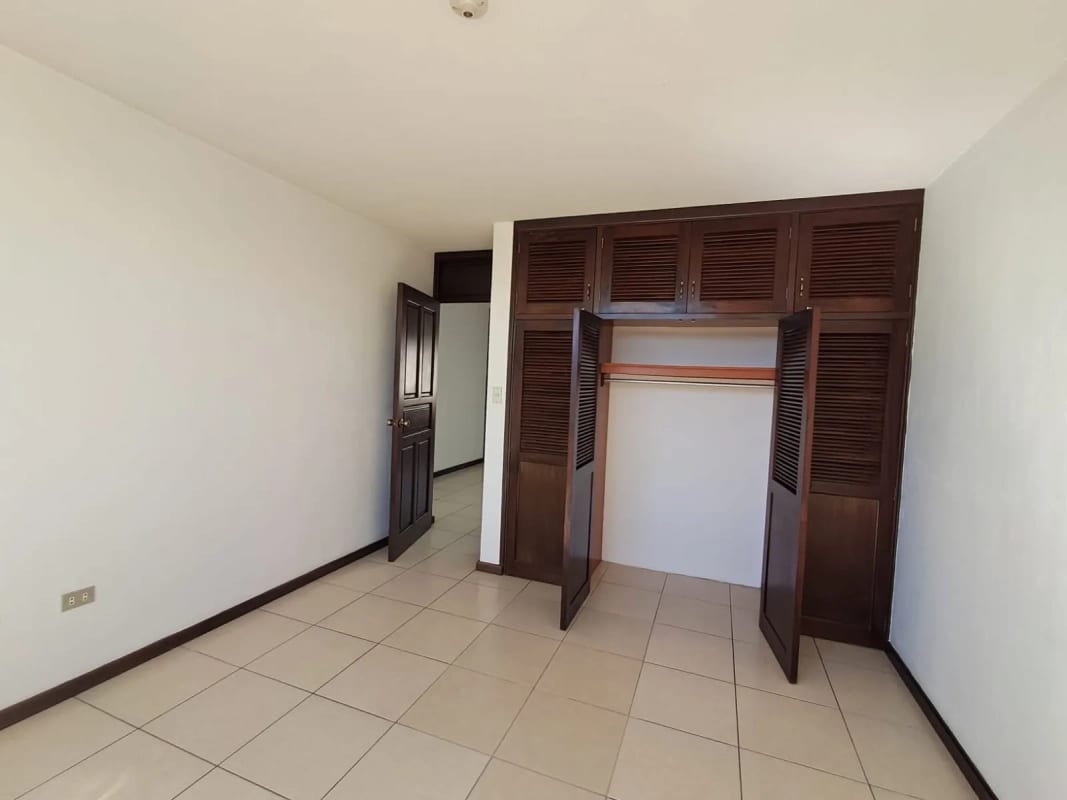 Venta de Casa en Residenciales Santa Mònica VI, Km. 16.5 Carretera a El Salvador — Casa en Venta en Carretera a El Salvador, Guatemala, Ciudad — foto 6 de 17