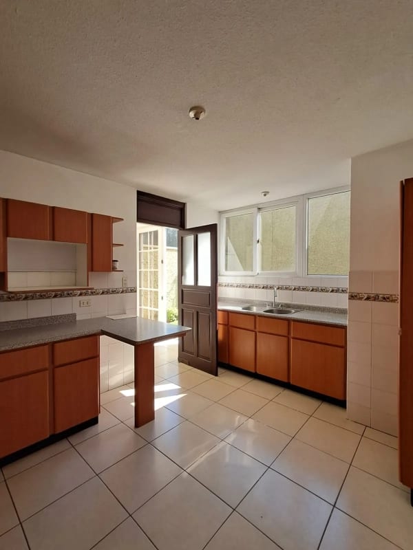 Venta de Casa en Residenciales Santa Mònica VI, Km. 16.5 Carretera a El Salvador — Casa en Venta en Carretera a El Salvador, Guatemala, Ciudad — foto 15 de 17