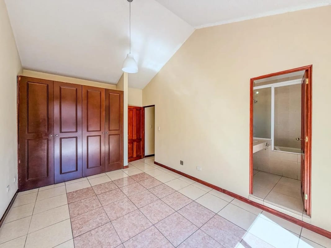 📍 CASA EN VENTA – CAÑADAS DE ELGIN | ZONA 13 — Casa en Venta en cañadas de elgin, Zona 13, Guatemala, Ciudad — foto 10 de 17