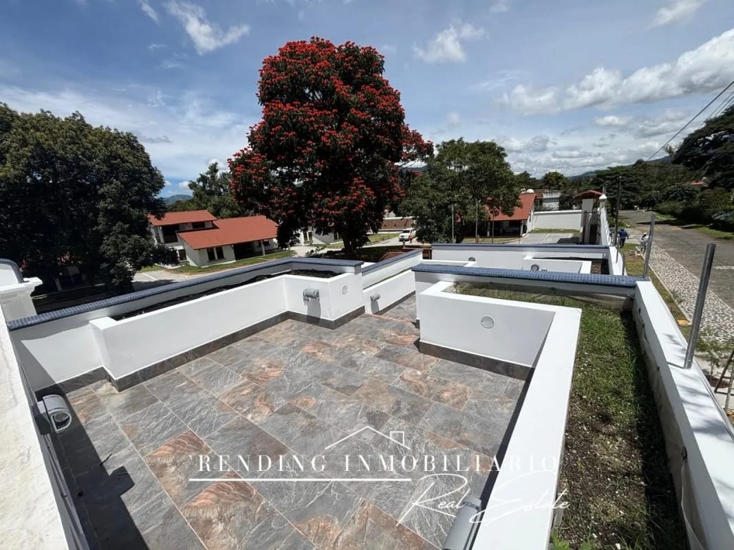 Casa en renta Antigua Guatemala condominio Villas de Duero de 4 habitaciones + 3 parqueos — Casa en Alquiler en Antigua, Sacatepéquez — foto 1 de 16