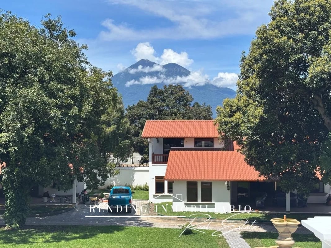Casa en renta Antigua Guatemala condominio Villas de Duero de 4 habitaciones + 3 parqueos — Casa en Alquiler en Antigua, Sacatepéquez — foto 2 de 16