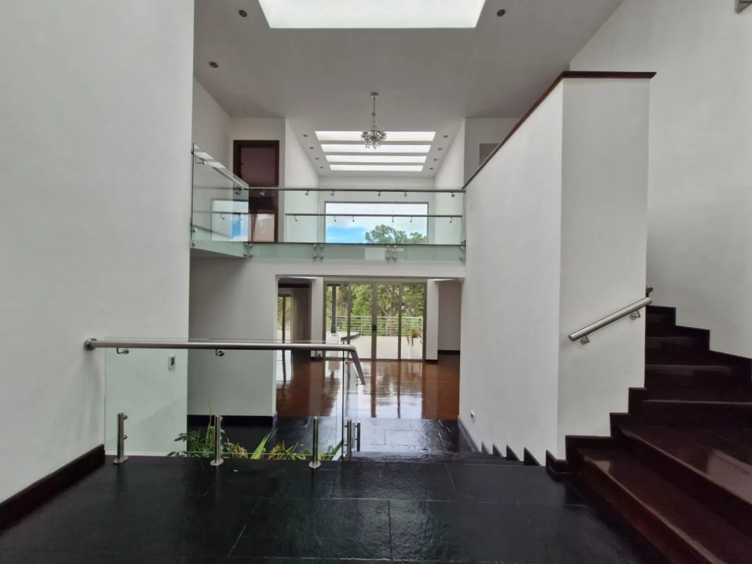 Amplia casa en Las Cumbres zona 16 — Casa en Venta en Las Cumbres, Zona 16, Guatemala, Ciudad — foto 13 de 17