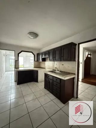VENTA de casa en zona 11 a un costado de calzada Roosevelt — Casa en Venta en Zona 2 Mixco, Guatemala, Ciudad — miniatura 8 de 13
