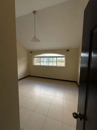 CASA EN VENTA EN KM 19.9 A SAN JOSE PINULA CONDOMINIO LOS MANANTIALES — Casa en Venta en Los Manantiales, Carretera a El Salvador, Guatemala, Ciudad — miniatura 7 de 17