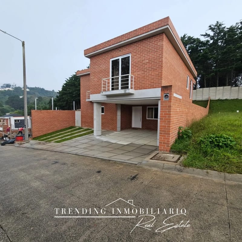 Casa en venta Carretera a El Salvador condominio Buena Fuente de 3 habitaciones + 6 parqueos — Casa en Venta en Santa Catarina Pinula, Guatemala, Ciudad — foto 1 de 17