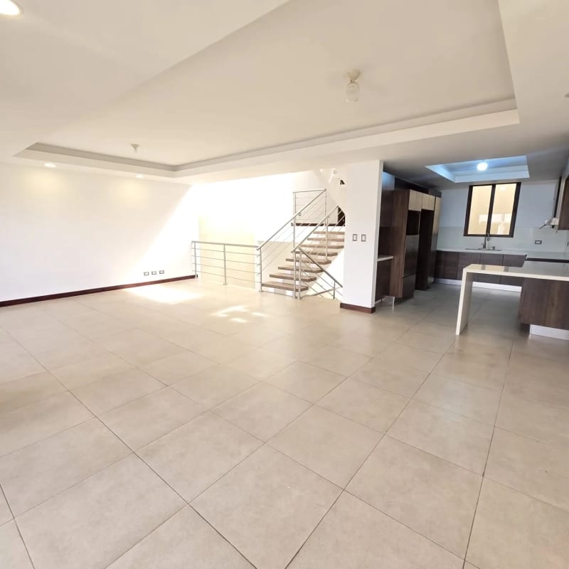 Casa en alquiler zona 16 Cañadas de San Isidro de 4 habitaciones + 3 parqueos — Casa en Alquiler en Acacias de Cayalá, Zona 16, Guatemala, Ciudad — foto 1 de 17