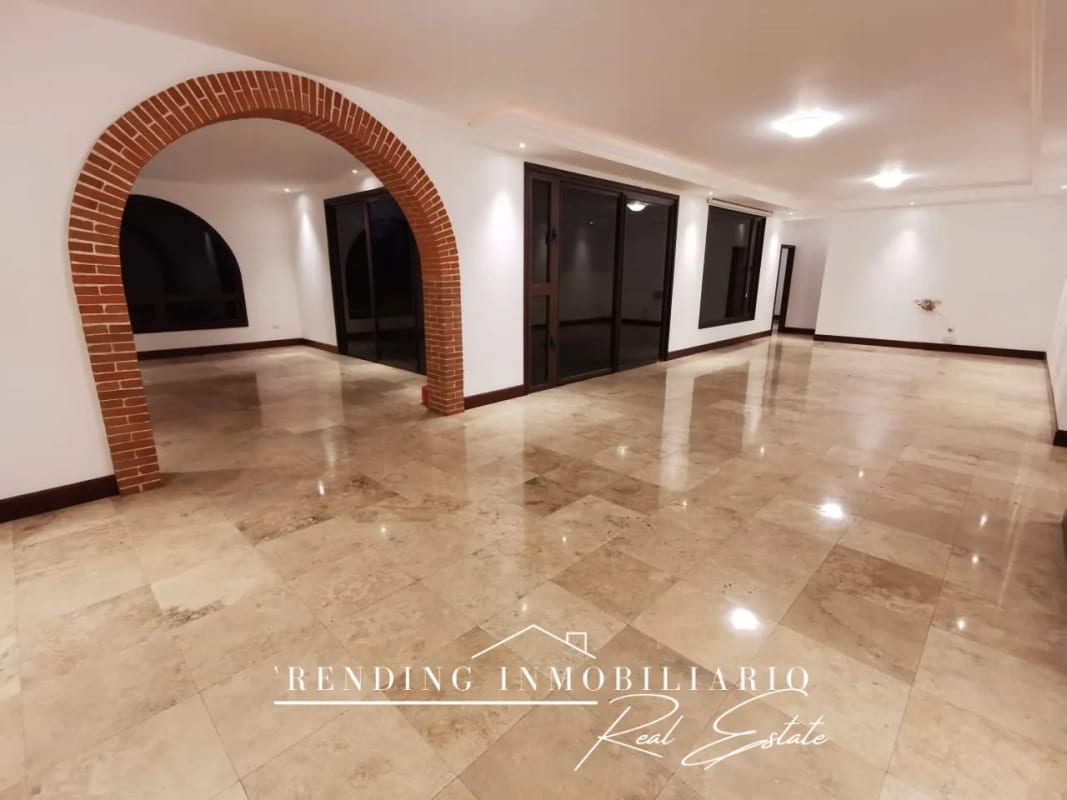 Casa en venta Encinos de Cayalá zona 16 con 5 habitaciones + 6 parqueos — Casa en Venta en Encinos de Cayala, Zona 16, Guatemala, Ciudad — foto 1 de 17