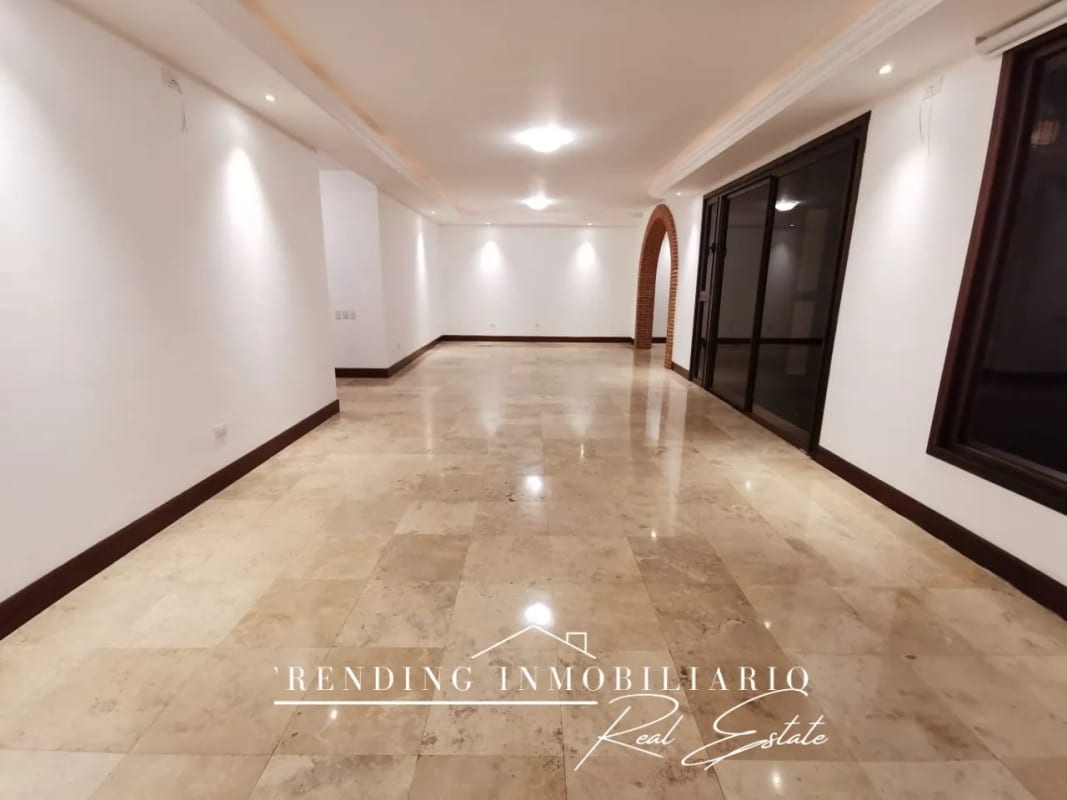 Casa en venta Encinos de Cayalá zona 16 con 5 habitaciones + 6 parqueos — Casa en Venta en Encinos de Cayala, Zona 16, Guatemala, Ciudad — foto 13 de 17