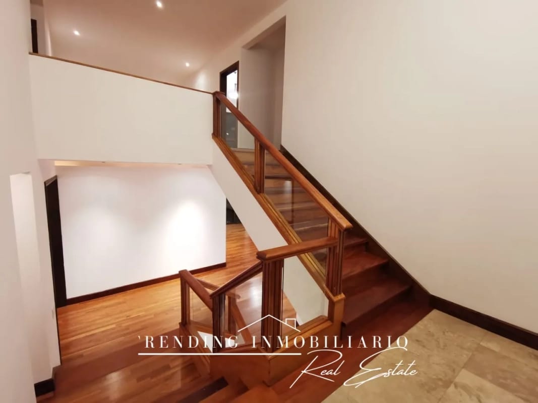Casa en venta Encinos de Cayalá zona 16 con 5 habitaciones + 6 parqueos — Casa en Venta en Encinos de Cayala, Zona 16, Guatemala, Ciudad — foto 8 de 17