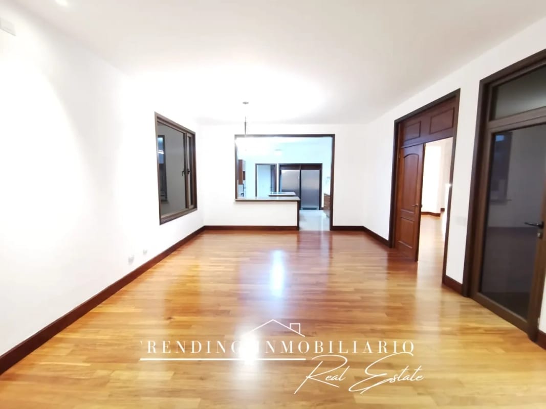 Casa en venta Encinos de Cayalá zona 16 con 5 habitaciones + 6 parqueos — Casa en Venta en Encinos de Cayala, Zona 16, Guatemala, Ciudad — foto 3 de 17