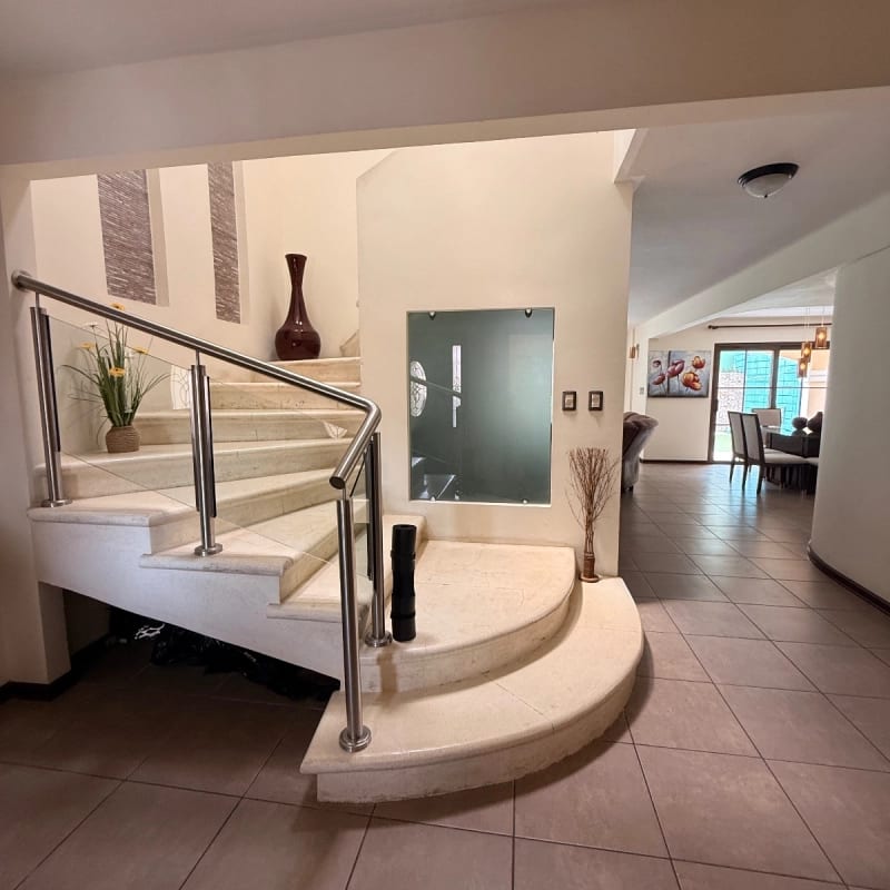 Casa en venta | 4 habitaciones | Jardin | Villa Suiza, Zona 16 — Casa en Venta en Zona 16, Guatemala, Ciudad — foto 8 de 10