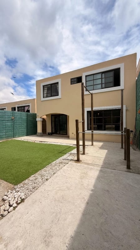 Casa en venta | 4 habitaciones | Jardin | Villa Suiza, Zona 16 — Casa en Venta en Zona 16, Guatemala, Ciudad — foto 2 de 10
