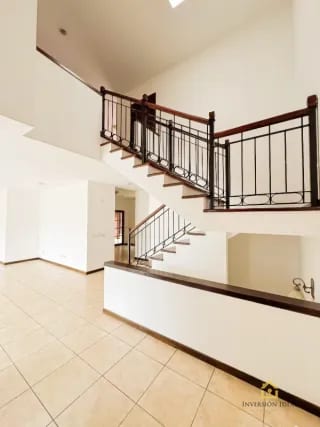 Amplia Casa En Venta $725K Cond. Puerta Grande, Carr.a El Salvador 4 Hab.+Línea Blanca — Casa en Venta en Puerta Grande, Carretera a El Salvador, Guatemala, Ciudad — miniatura 4 de 14