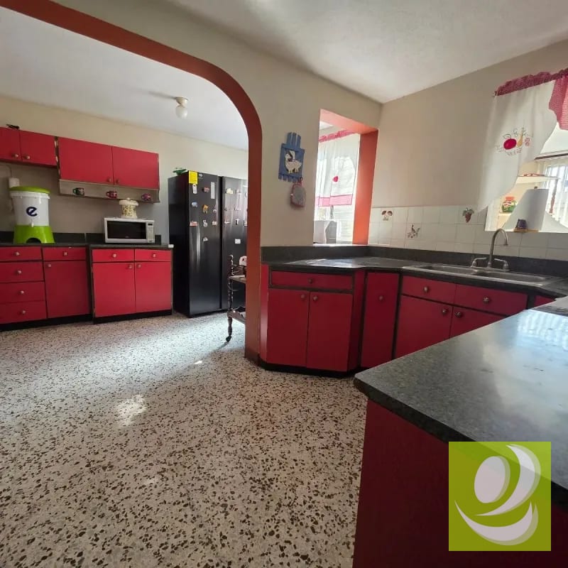 VENDO CASA EN RESIDENCIALES VALLE DEL SOL ZONA 4 MIXCO — Casa en Venta en Zona 4 Mixco, Guatemala, Ciudad — foto 11 de 12