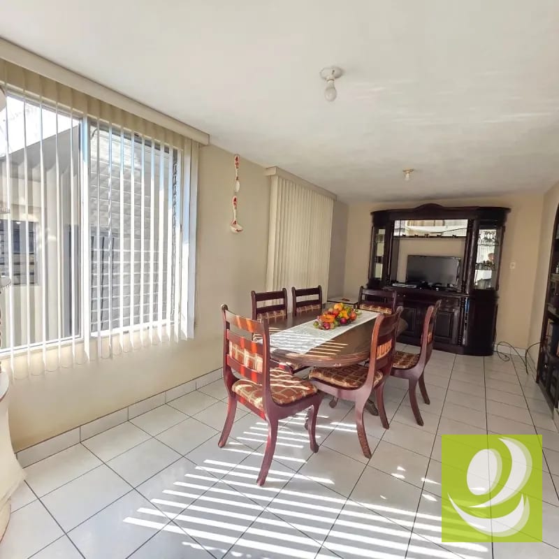 VENDO CASA EN RESIDENCIALES VALLE DEL SOL ZONA 4 MIXCO — Casa en Venta en Zona 4 Mixco, Guatemala, Ciudad — foto 10 de 12