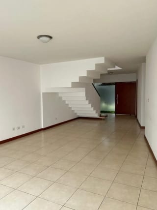 Casa en alquiler Campos de San Isidro zona 16 — Casa en Alquiler en Campos de San Isidro, Zona 16, Guatemala, Ciudad — miniatura 7 de 8