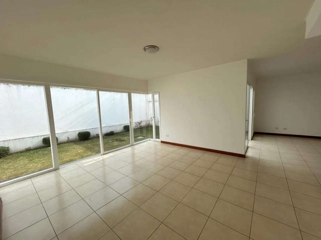 Casa en alquiler Campos de San Isidro zona 16 — Casa en Alquiler en Campos de San Isidro, Zona 16, Guatemala, Ciudad — foto 3 de 8