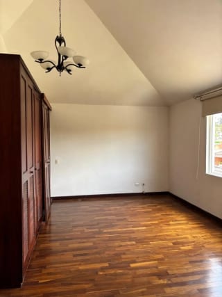 Hermosa casa grande en Residencial Los Diamantes — Casa en Venta en Los Diamantes, Carretera a El Salvador, Guatemala, Ciudad — miniatura 9 de 17