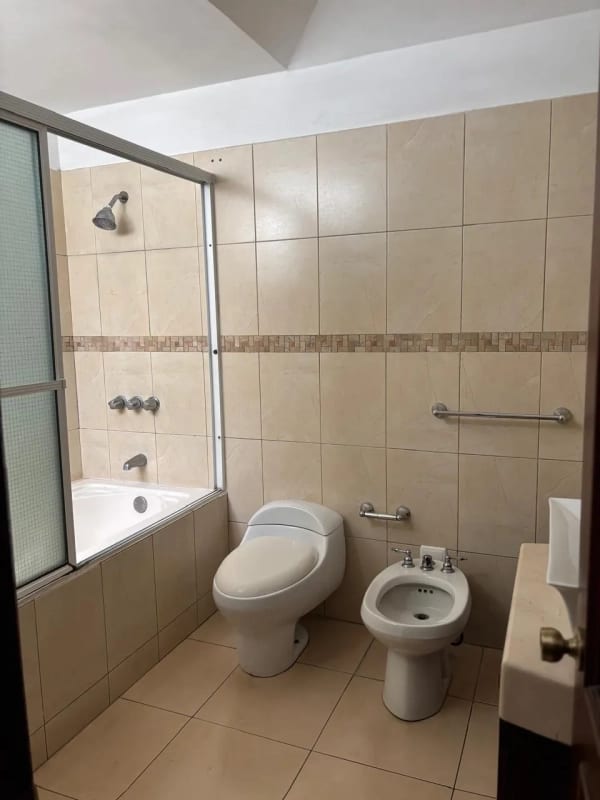 Hermosa casa grande en Residencial Los Diamantes — Casa en Venta en Los Diamantes, Carretera a El Salvador, Guatemala, Ciudad — foto 2 de 17