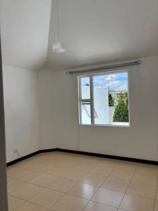 Hermosa casa grande en Residencial Los Diamantes — Casa en Venta en Los Diamantes, Carretera a El Salvador, Guatemala, Ciudad — miniatura 7 de 17