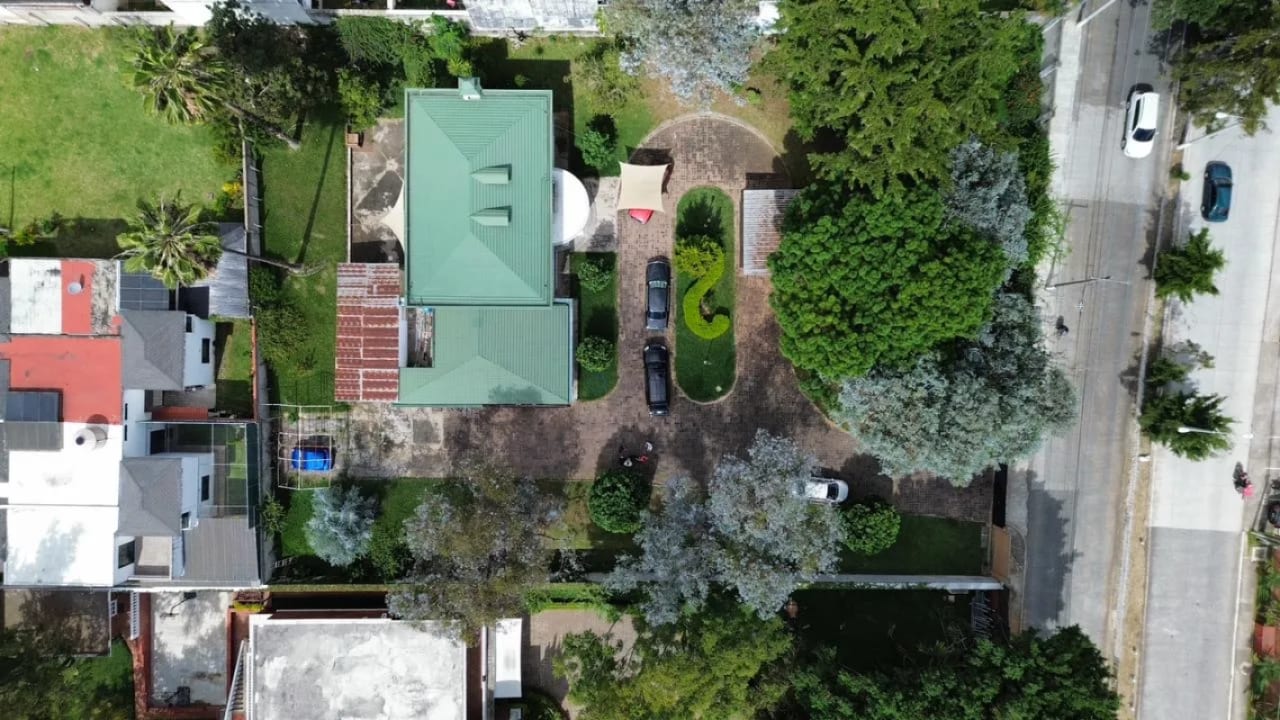 CASA EN ALQUILER EN CIUDAD SAN CRISTÓBAL SECTOR A3 PARA COMERCIO O EMPRESA — Casa en Alquiler en Zona 8 Mixco, Guatemala, Ciudad — foto 1 de 15