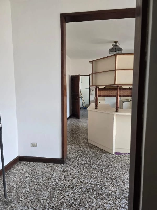 CASA EN ALQUILER EN CIUDAD SAN CRISTÓBAL SECTOR A3 PARA COMERCIO O EMPRESA — Casa en Alquiler en Zona 8 Mixco, Guatemala, Ciudad — foto 3 de 15