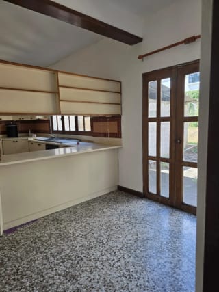 CASA EN ALQUILER EN CIUDAD SAN CRISTÓBAL SECTOR A3  PARA COMERCIO O EMPRESA — Casa en Alquiler en Zona 8 Mixco, Guatemala, Ciudad — miniatura 2 de 15