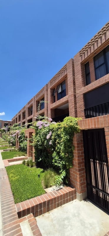 CASA EN VENTA CONDOMINIO IRIDIA HOMES CAÑADAS DE ELGIN ZONA 13 — Casa en Venta en Zona 13, Guatemala, Ciudad — foto 1 de 15
