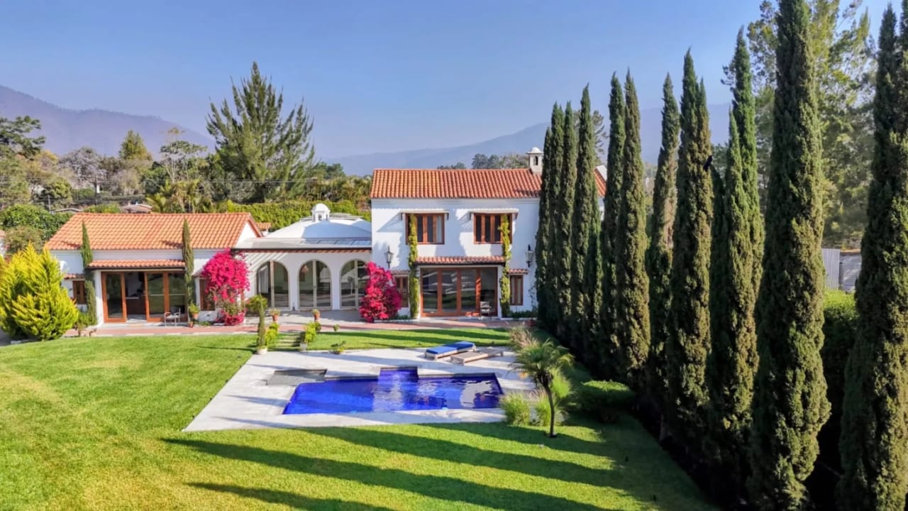 LUJOSA CASA EN EXCELENTE UBICACION EN LA ANTIGUA GUATEMALA — Casa en Venta en Antigua, Sacatepéquez — foto 1 de 3