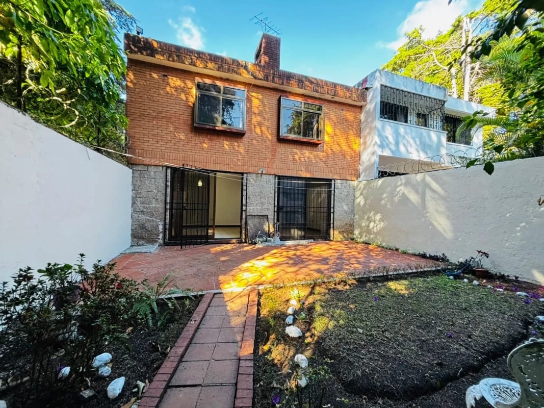 Linda Casa con jardín en Venta en Km. 27 CAES — Casa en Venta en Carretera a El Salvador, Guatemala, Ciudad — foto 1 de 16