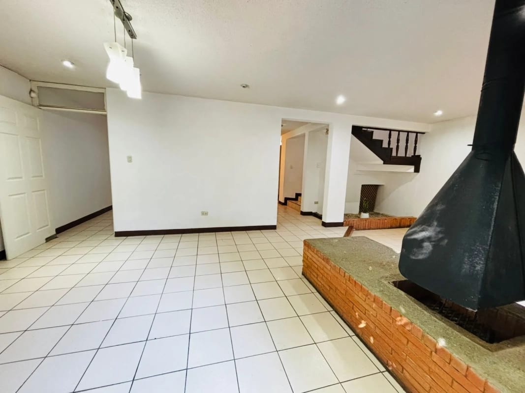 Linda Casa con jardín en Venta en Km. 27 CAES — Casa en Venta en Carretera a El Salvador, Guatemala, Ciudad — foto 16 de 16