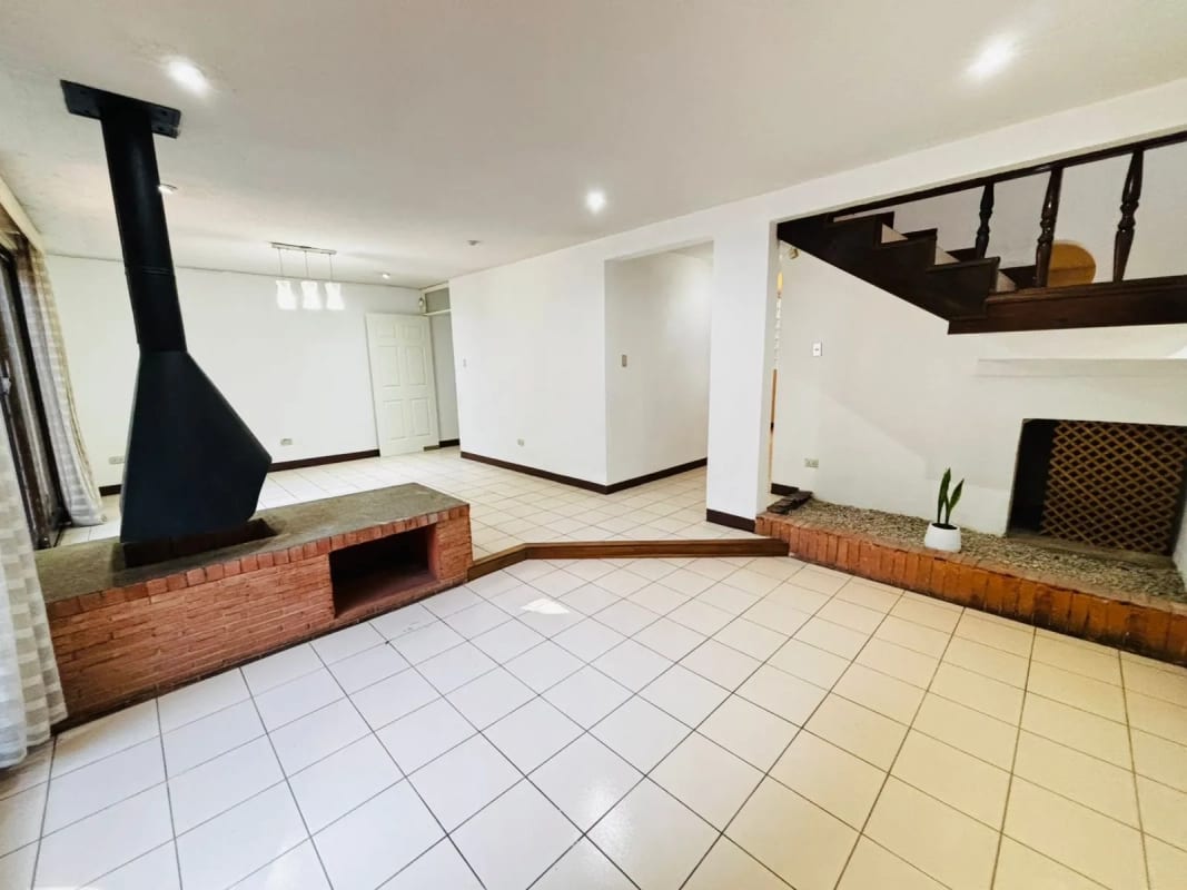 Linda Casa con jardín en Venta en Km. 27 CAES — Casa en Venta en Carretera a El Salvador, Guatemala, Ciudad — foto 15 de 16