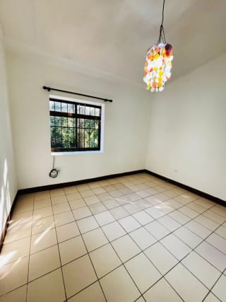 Linda Casa con jardín en Venta en Km. 27 CAES — Casa en Venta en Carretera a El Salvador, Guatemala, Ciudad — miniatura 8 de 16