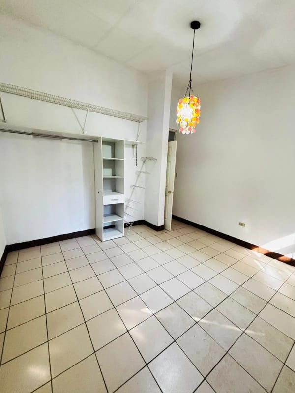Linda Casa con jardín en Venta en Km. 27 CAES — Casa en Venta en Carretera a El Salvador, Guatemala, Ciudad — foto 7 de 16