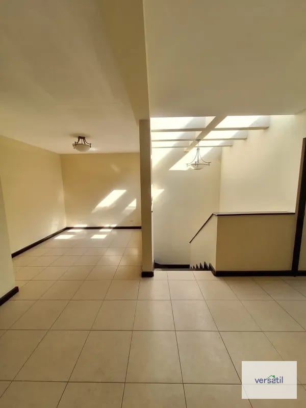 Vendo casa en Los MANANTIALES — Casa en Venta en Los Manantiales, Carretera a El Salvador, Guatemala, Ciudad — foto 4 de 16