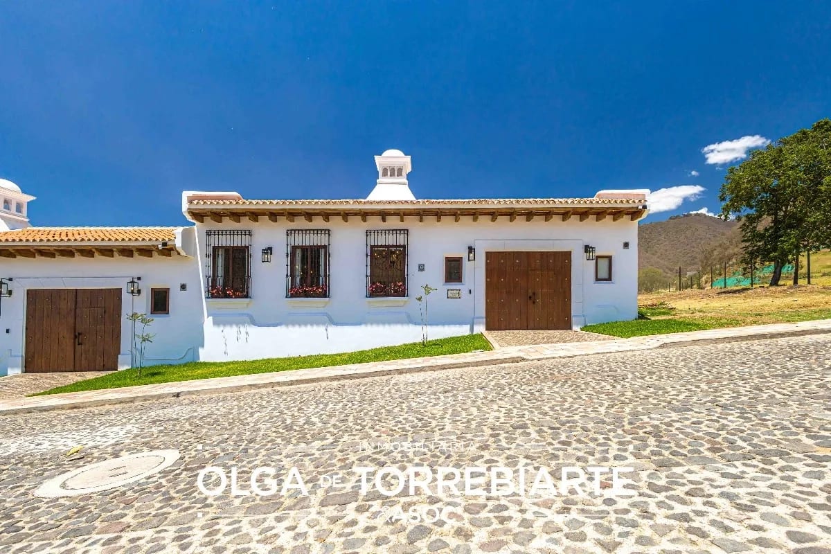 Casa amueblada en Condominio Paseo Antigua — Casa en Venta en Dentro del Casco, Antigua, Sacatepéquez — foto 1 de 17