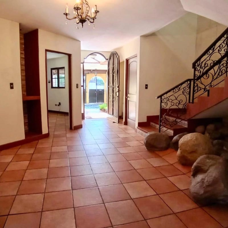 CASA EN VENTA ESTILO COLONIAL - FUERA DE GARITA - SOBRE 20 CALLE ZONA 10 — Casa en Venta en Zona 10, Guatemala, Ciudad — foto 12 de 12