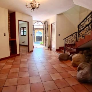 CASA  EN VENTA ESTILO COLONIAL - FUERA DE GARITA - SOBRE 20 CALLE ZONA 10 — Casa en Venta en Zona 10, Guatemala, Ciudad — miniatura 12 de 12