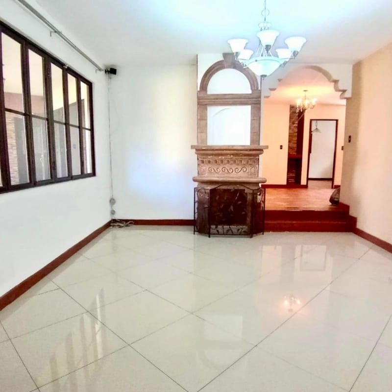 CASA EN VENTA ESTILO COLONIAL - FUERA DE GARITA - SOBRE 20 CALLE ZONA 10 — Casa en Venta en Zona 10, Guatemala, Ciudad — foto 10 de 12