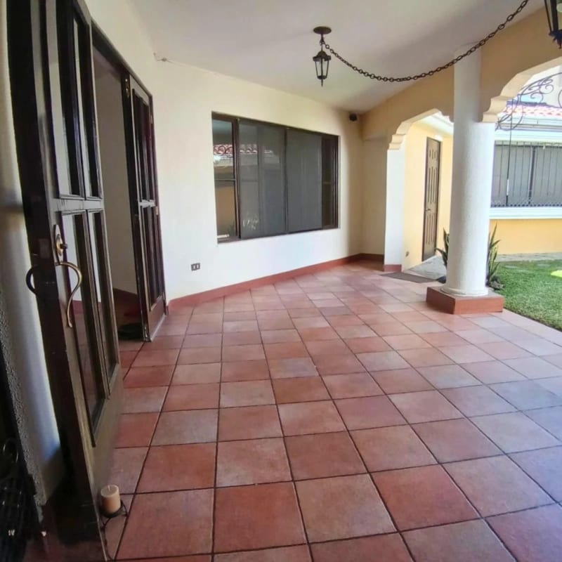 CASA EN VENTA ESTILO COLONIAL - FUERA DE GARITA - SOBRE 20 CALLE ZONA 10 — Casa en Venta en Zona 10, Guatemala, Ciudad — foto 8 de 12