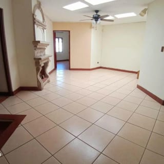 CASA  EN VENTA ESTILO COLONIAL - FUERA DE GARITA - SOBRE 20 CALLE ZONA 10 — Casa en Venta en Zona 10, Guatemala, Ciudad — miniatura 6 de 12