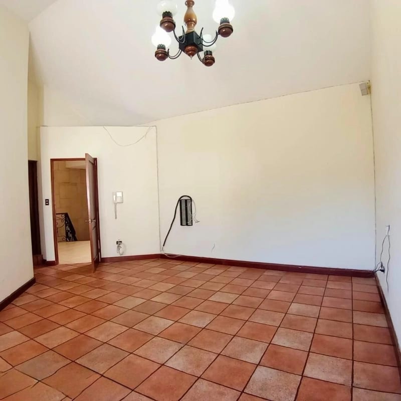 CASA EN VENTA ESTILO COLONIAL - FUERA DE GARITA - SOBRE 20 CALLE ZONA 10 — Casa en Venta en Zona 10, Guatemala, Ciudad — foto 5 de 12