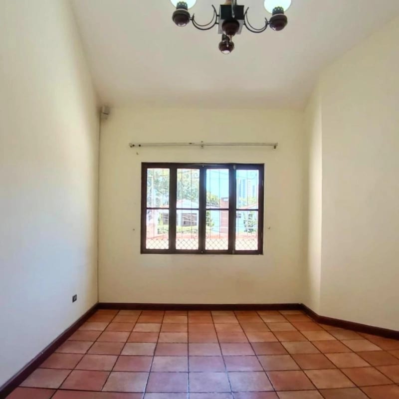 CASA EN VENTA ESTILO COLONIAL - FUERA DE GARITA - SOBRE 20 CALLE ZONA 10 — Casa en Venta en Zona 10, Guatemala, Ciudad — foto 3 de 12