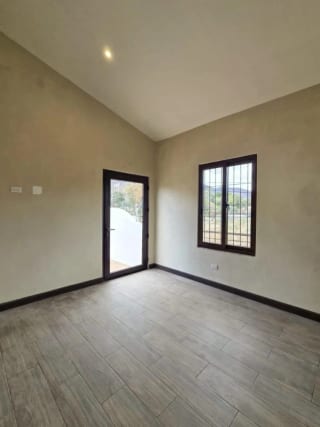 PRECIOSA CASA A LA VENTA A POCOS PASOS DEL NUEVO CENTRO COMERCIAL TELARES — Casa en Venta en Antigua, Sacatepéquez — miniatura 2 de 4