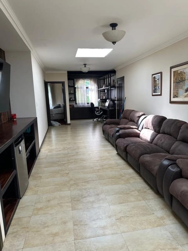 Amplia casa en venta en zona 7, Mixco con jardín grande ideal para construir! — Casa en Venta en Zona 7 Mixco, Guatemala, Ciudad — foto 7 de 10