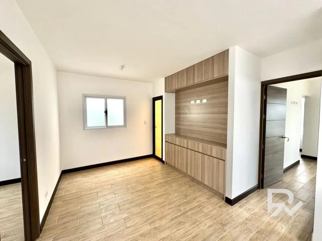 Linda casa en venta para estrenar en Bosques de Santa Elena. — Casa en Venta en Carretera a El Salvador, Guatemala, Ciudad — foto 6 de 13