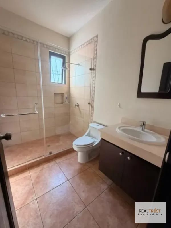 Preciosa residencia de un nivel en Lazos de Fraijanes — Casa en Venta en Lazos de Fraijanes, Carretera a El Salvador, Guatemala, Ciudad — foto 2 de 16