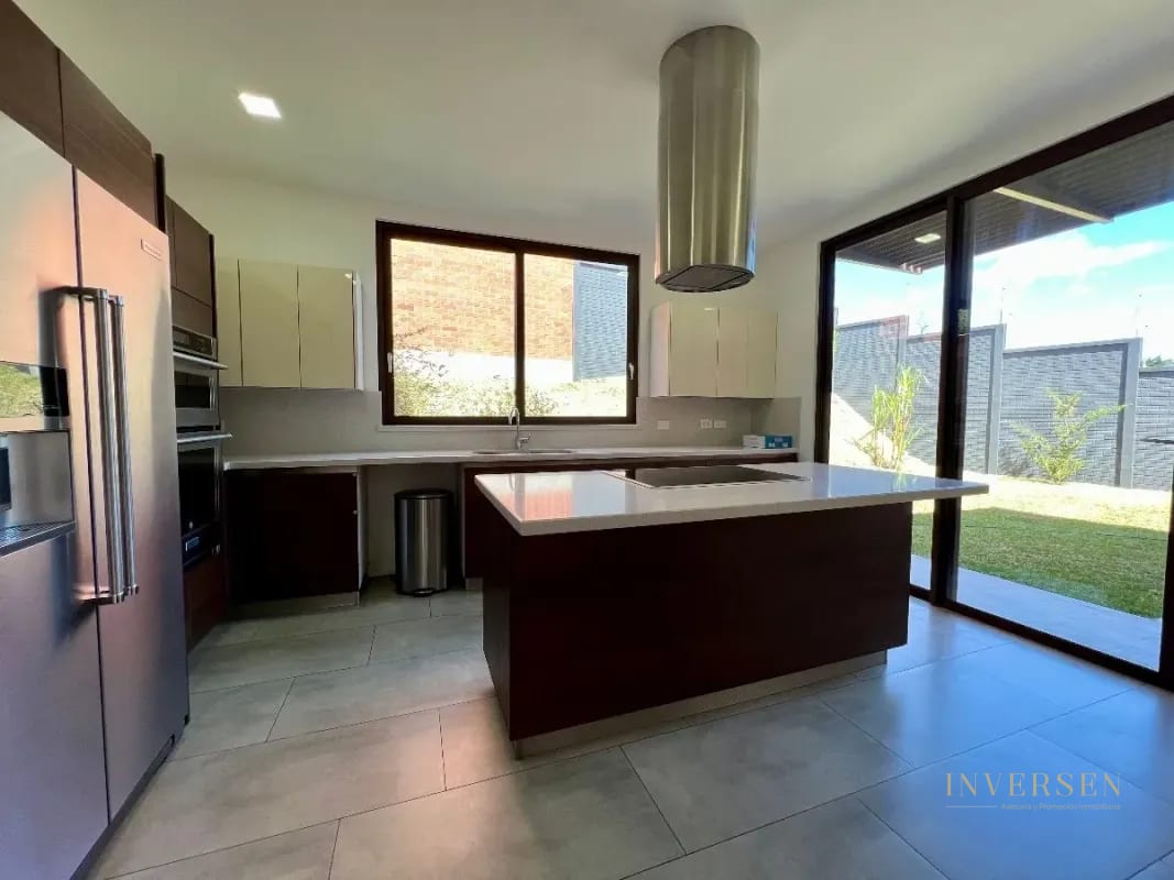 Casa en renta o venta en Residencias Concepción — Casa en Venta en Carretera a El Salvador, Guatemala, Ciudad — foto 9 de 12