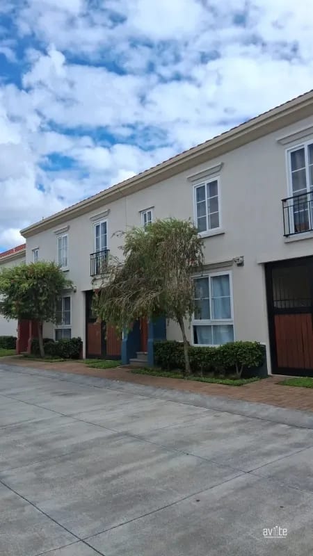 Condado Naranjo, casa totalmente equipada, dentro de Alameda Norte  Q13,500 — Casa en Alquiler en Condado Naranjo, Zona 4 Mixco, Guatemala, Ciudad — foto 1 de 11