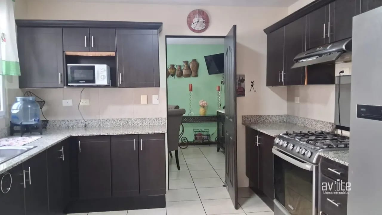 Condado Naranjo, casa totalmente equipada, dentro de Alameda Norte  Q13,500 — Casa en Alquiler en Condado Naranjo, Zona 4 Mixco, Guatemala, Ciudad — foto 4 de 11